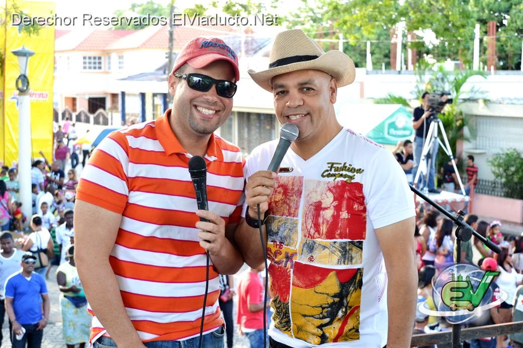 Alfonso de Los Angeles y Thony Genao en la Animación del Carnaval Mocano 2013 segundo Domingo